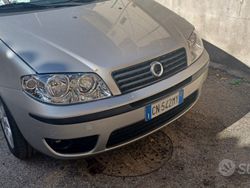 Grigio Usata 2004 Fiat Punto Due volumi | 2000 € (Molto cara)