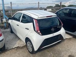 Bianco Usata 2015 Toyota Aygo X-clusiv Due volumi | 7900 € (Buon prezzo)