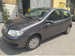 Grigio Usata 2009 Fiat Punto Classica Due volumi | 2150 € (Ottimo prezzo)