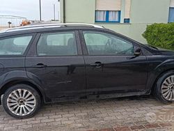 Usata 2008 Ford Focus Due volumi | 800 € (Buon prezzo)