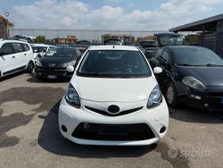 Bianco Usata 2012 Toyota Aygo Lounge Due volumi | 4990 € (Buon prezzo)