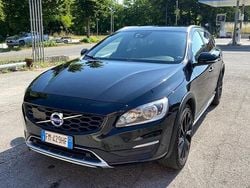 Usata 2017 Volvo V60 CC Pro Station wagon | 15.000 € (Molto cara)