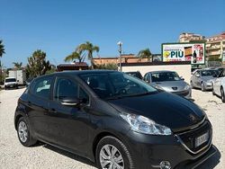 Verde Usata 2015 Peugeot 208 Access Due volumi | 6500 € (Buon prezzo)