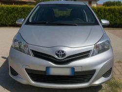 Usata 2012 Toyota Yaris Lounge Tre volumi | 6150 € (Buon prezzo)