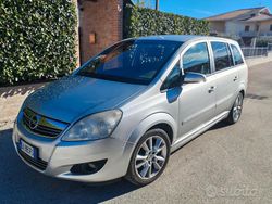 Grigio Usata 2010 Opel Zafira Monovolume | 4000 €