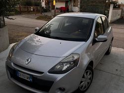 Grigio Usata 2009 Renault Clio II Dynamique Tre volumi | 1350 € (Super prezzo)