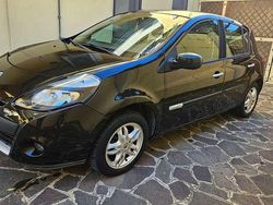 Nero Usata 2009 Renault Clio II Tre volumi | 2500 € (Buon prezzo)