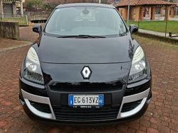 Nero Usata 2011 Renault Scénic III Luxe Monovolume | 4500 € (Buon prezzo)