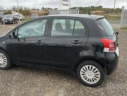 Nero Usata 2012 Daihatsu Charade Tre volumi | 3900 €
