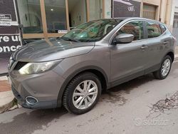 Grigio Usata 2015 Nissan Qashqai Tekna SUV | 8490 € (Buon prezzo)