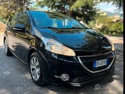 Nero Usata 2013 Peugeot 208 Active Due volumi | 7900 € (Molto cara)