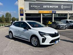 Bianco nacré Nuova 2025 Renault Clio V Evolution Tre volumi | 16.490 € (Ottimo prezzo)