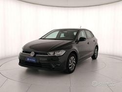 Deep black perlato Usata 2023 VW Polo Life Tre volumi | 18.800 € (Buon prezzo)