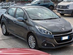 Grigio Usata 2017 Peugeot 208 Due volumi | 6800 € (Buon prezzo)