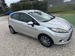 Argento Usata 2010 Ford Fiesta Titanium Tre volumi | 2900 € (Buon prezzo)