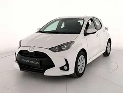 Bianco Usata 2023 Toyota Yaris Active Tre volumi | 16.900 € (Ottimo prezzo)