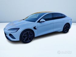 Bianco Nuova 2025 BYD Seal Tre volumi | 50.440 € (Molto cara)