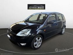 Nero Usata 2003 Ford Fiesta Ghia Tre volumi | 1700 € (Buon prezzo)