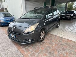 Grigio Usata 2010 Peugeot 5008 Monovolume | 2600 € (Buon prezzo)