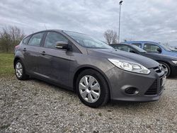 Grigio Usata 2011 Ford Focus Trend Tre volumi | 7500 € (Molto cara)