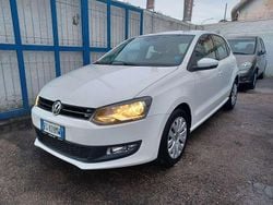Bianco Usata 2012 VW Polo Comfortline Tre volumi | 5900 € (Buon prezzo)