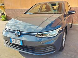 Grigio Usata 2022 VW Golf Life Tre volumi | 22.000 € (Buon prezzo)
