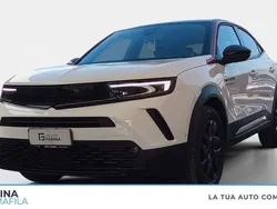 Bianco tetto nero Usata 2023 Opel Mokka SUV | 21.400 € (Buon prezzo)