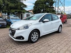 Bianco Usata 2016 Peugeot 208 Due volumi | 7490 € (Ottimo prezzo)