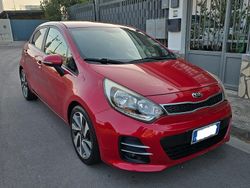 Rosso Usata 2015 Kia Rio Tre volumi | 7200 € (Buon prezzo)