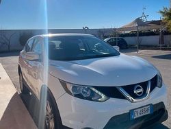 Usata 2015 Nissan Qashqai Tekna SUV | 11.000 € (Buon prezzo)