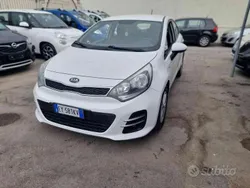 Bianco Usata 2015 Kia Rio Active Tre volumi | 3990 € (Ottimo prezzo)