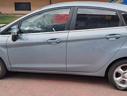 Grigio Usata 2009 Ford Fiesta Tre volumi | 3500 € (Buon prezzo)