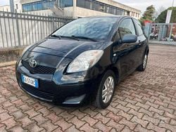 Nero Usata 2010 Toyota Yaris Sol Tre volumi | 3990 € (Buon prezzo)