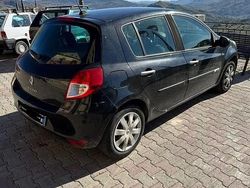 Nero Usata 2010 Renault Clio III Due volumi | 2600 € (Buon prezzo)