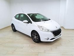 Bianco Usata 2013 Peugeot 208 Allure Due volumi | 5900 € (Buon prezzo)