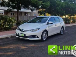 Bianco Usata 2016 Toyota Auris Active Tre volumi | 9900 € (Buon prezzo)