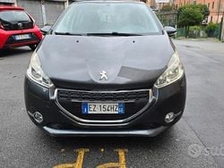 Grigio Usata 2015 Peugeot 208 Allure Due volumi | 5300 € (Buon prezzo)