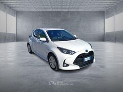 Bianco Usata 2022 Toyota Yaris Hybrid Business Edition Tre volumi | 16.300 € (Buon prezzo)