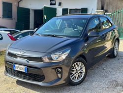 Grigio Usata 2018 Kia Rio Active Tre volumi | 6890 € (Ottimo prezzo)
