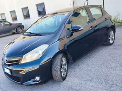 Nero Usata 2013 Toyota Yaris Style Tre volumi | 5500 € (Buon prezzo)