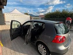 Grigio Usata 2005 VW Golf V Tre volumi | 2800 € (Buon prezzo)