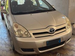 Grigio Usata 2004 Toyota Corolla Station wagon | 1100 €