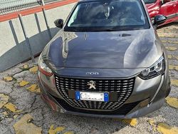 Usata 2022 Peugeot 208 Allure Due volumi | 16.500 € (Buon prezzo)