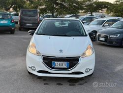 Bianco Usata 2015 Peugeot 208 Access Due volumi | 5300 € (Buon prezzo)