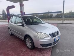 Grigio Usata 2005 VW Polo Comfortline Tre volumi | 1750 € (Buon prezzo)