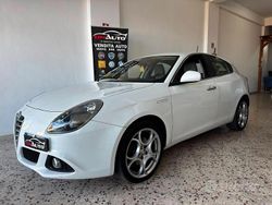 Bianco Usata 2013 Alfa Romeo Giulietta Distinctive Tre volumi | 7500 € (Buon prezzo)