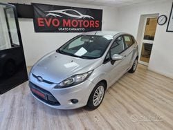 Grigio Usata 2009 Ford Fiesta Tre volumi | 4990 € (Buon prezzo)