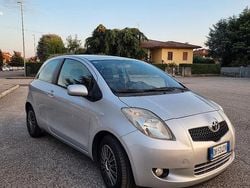 Grigio Usata 2007 Toyota Yaris Sol Due volumi | 3100 € (Buon prezzo)