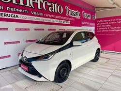 Bianco Usata 2015 Toyota Aygo X-play Due volumi | 9900 € (Cara)