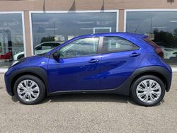 Azzurro Nuova 2025 Toyota Aygo X Active SUV | 16.350 € (Buon prezzo)
